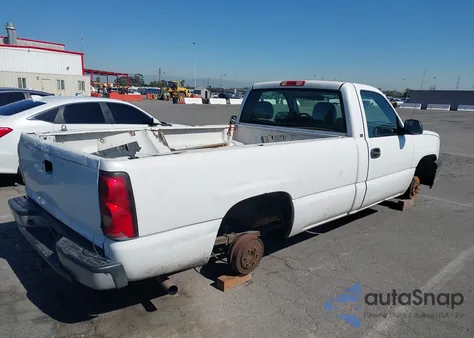 2005 Chevrolet Silverado 1500 Work Truck z USA, uszkodzony, nr VIN 1GCEC14V05Z219309